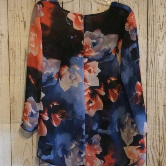 Jennifer Lopez Multicolor Floral Tiered Flowy Top With Butterfly Sleeves - Picture 3 of 6